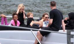 Gia đình Jolie thư giãn thoải mái trên du thuyền ở Úc
