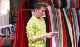 Mr Đàm đếm tiền trên phố