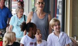 Tháo bỏ mệt mỏi, Jolie hớn hở đưa các con đi nhà sách