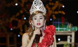 Khanh Chi Lâm đội vương miện lộng lẫy trên sân khấu