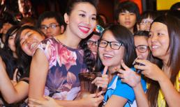 Dàn "Mỹ nhân kế" bị quây giữa rừng fan trong dịp Tết