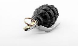 Mùng 1 Tết, Phó Giám đốc tá hỏa “nhận quà” 1 quả lựu đạn