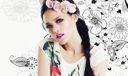 Tuyết Lan diện quần siêu ngắn, lấy dây buộc mình