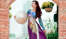 Á hậu quý bà Thu Hương đẹp nền nã với áo dài Võ Việt Chung