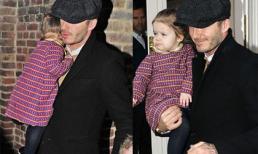 Harper bĩu môi trốn ống kính phóng viên