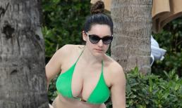 Kelly Brook mê hoặc với bikini