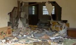 "Mây mưa" trên ô tô đâm sập nhà hàng xóm