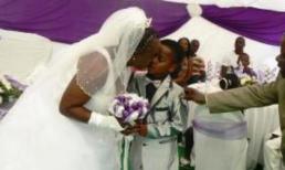 Sốc chuyện cụ bà 61 “kết hôn” với cậu bé 8 tuổi