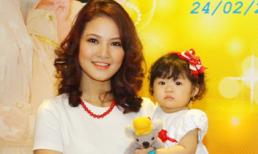 Con gái Trần Thị Quỳnh mắt tròn xoe, ngơ ngác trong lễ thôi nôi