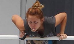 Những sự cố đỏ mặt tẽn tò của sao Hollywood