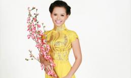 Hiền Trang thướt tha áo dài khoe sắc bên cành đào