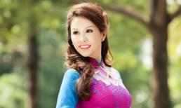 Hoa hậu Thu Hoài e ấp xuống phố xuân trước thềm năm mới