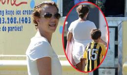 Britney Spears lại hớ hênh quên quần chip