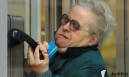 Clip hài: Phát khùng với chiếc điện thoại