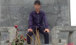 Phẫn nộ với cảnh nam thanh niên ngồi lên tượng đài vua Lý Thái Tổ chụp ảnh