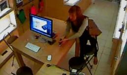 Clip: Hai thiếu nữ sành điệu rủ nhau đi ăn trộm iPhone