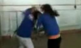 Xuất hiện clip nữ sinh đánh nhau dữ dội trong nhà gửi xe