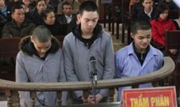 Bé gái “khát tình“, 3 trai làng “ngộ độc trái cấm”