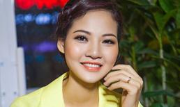 Trần Thị Quỳnh xinh đẹp giản dị đi làm MC