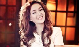 Đinh Hương hóa nữ công sở dịu dàng