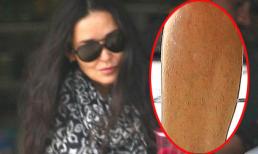 Demi Moore 'mất mặt' vì lộ lông chân lởm chởm