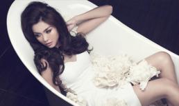 Hà Tăng khoe vẻ đẹp 'sắc lạnh' trong bồn tắm