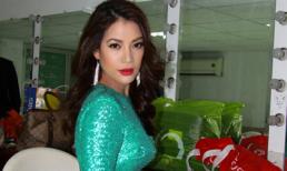 Nghía trước trang phục thảm đỏ Cánh diều vàng của Trương Ngọc Ánh