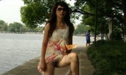 Cô nàng thích khoe... quần chip