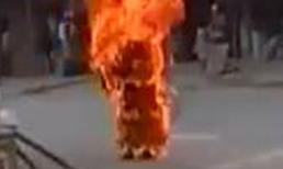 Một phụ nữ tự thiêu, để lại thư tuyệt mệnh