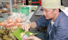 Đàm Vĩnh Hưng giản dị ngồi ăn vỉa hè