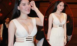 Chung Thục Quyên diện váy sâu, lộ vòng 1 “không giới hạn”