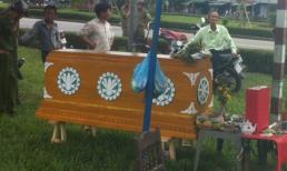 Bị tàu hỏa tông chết nửa ngày vẫn không có ai đến nhận xác