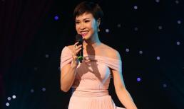 Uyên Linh nói sai tên bài hát trong liveshow Quang Dũng