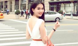 Ngọc Trinh mặc jumsuit trắng muốt 