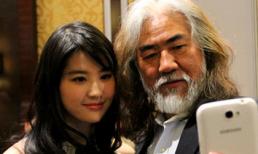 Lưu Diệc Phi đeo trang sức 300 tỷ 'tự sướng' cùng đạo diễn