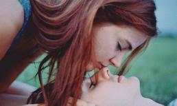 Gái 'hư' một chút lại đắt hàng