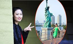 Mai Giang tạo dáng trước tượng nữ thần tự do ở Tokyo