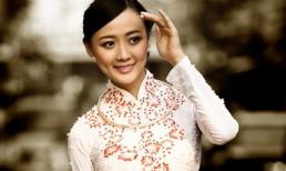 Á khôi Trịnh Thu Thảo đẹp tinh khôi với áo dài xưa