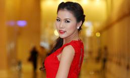 Á khôi Kim Yến khoe đường cong chữ S với váy đỏ rực