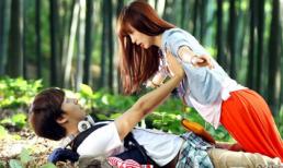 Mỹ nam Hàn lỡ tay 'đụng chạm' vòng một người đẹp