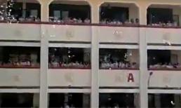 Bất bình cảnh học sinh xé đề cương môn Sử ném trắng xóa sân trường