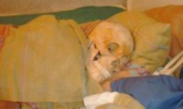 Phát hoảng với người phụ nữ làm "chuyện ấy" với cả hài cốt