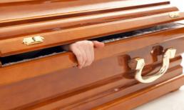 Hết hồn người chết sống lại trong đám tang