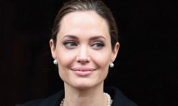 Angelina bị cho cố ý công khai chuyện phẫu thuật để nổi tiếng hơn