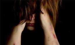 Sĩ quan ép vợ sex với đồng nghiệp