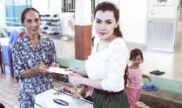 Linh Phương “ngực khủng” giản dị đi từ thiện