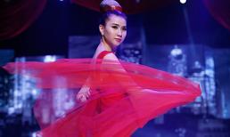 Quyến rũ ánh nhìn với váy dạ hội đơn sắc