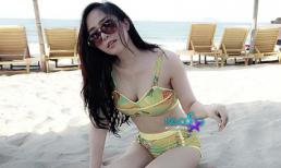 Quỳnh Nga "lả lơi" với bikini khoe da trắng ngần trên biển