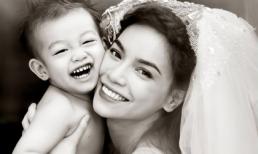 "Nóng hổi" khoảnh khắc Hà Hồ mặc váy cưới bế Subeo