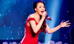 Hồ Quỳnh Hương đẹp rạng ngời đi hát thi tốt nghiệp